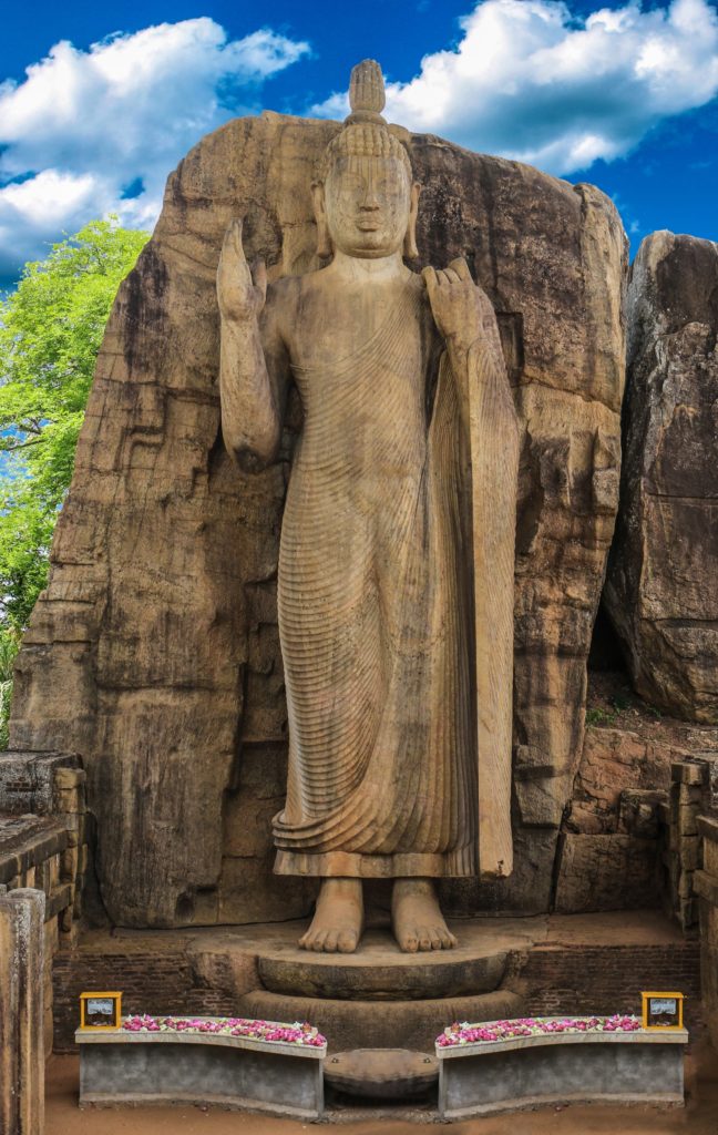 aukana buddha statue 